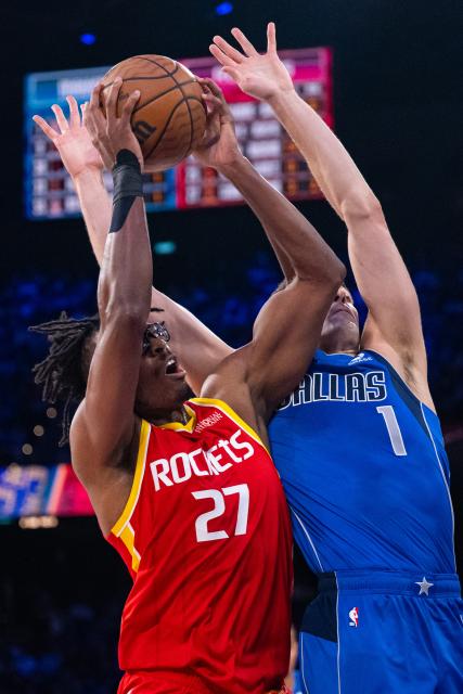 (261010) -- MACAO, Oct. 10, 2026 (Xinhua) -- Isaiah Crawford (L) of Houston Rockets vies with John Poulakidas of Dallas Mavericks during the 2026-2027 NBA preseason game between Houston Rockets and Dallas Mavericks in Macao, south China, Oct. 9, 2026. (Xinhua/Cheong Kam Ka)