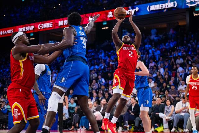 (261010) -- MACAO, Oct. 10, 2026 (Xinhua) -- Bruce Thornton (front R) of Houston Rockets shoots during the 2026-2027 NBA preseason game between Houston Rockets and Dallas Mavericks in Macao, south China, Oct. 9, 2026. (Xinhua/Cheong Kam Ka)
