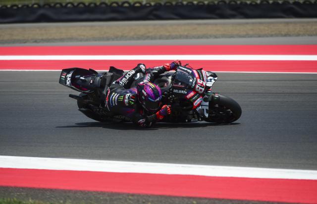 (261010) -- LOMBOK, Oct. 10, 2026 (Xinhua) -- Aprilia Racing's Jorge Martin of Spain races during the qualifying 2 at the Pertamina Grand Prix of Indonesia 2026 at Mandalika International circuit in Lombok, Indonesia, Oct. 10, 2026. (Xinhua/Zulkarnain)