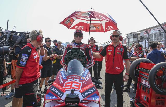 (261010) -- LOMBOK, Oct. 10, 2026 (Xinhua) -- Ducati Lenovo Team's Marc Marquez (C) of Spain prepares before the sprint race of MotoGP at Mandalika International circuit in Lombok, Indonesia, Oct. 10, 2026. (Xinhua/Zulkarnain)