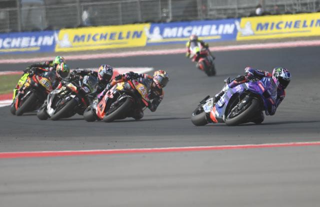 (261010) -- LOMBOK, Oct. 10, 2026 (Xinhua) -- Raiders race during the sprint race of MotoGP at Mandalika International circuit in Lombok, Indonesia, Oct. 10, 2026. (Xinhua/Zulkarnain)