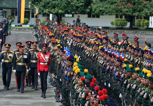 (261010) -- COLOMBO, Oct. 10, 2026 (Xinhua) -- Soldiers attend a ceremony marking the 77th anniversary of the Sri Lanka Army in Colombo, Sri Lanka, Oct. 10, 2026. The army was founded on Oct. 10, 1949. (Photo by Ajith Perera/Xinhua)