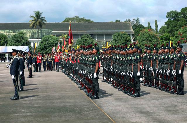 (261010) -- COLOMBO, Oct. 10, 2026 (Xinhua) -- Soldiers attend a ceremony marking the 77th anniversary of the Sri Lanka Army in Colombo, Sri Lanka, Oct. 10, 2026. The army was founded on Oct. 10, 1949. (Photo by Ajith Perera/Xinhua)