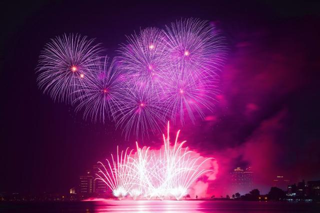 (261010) -- HANOI, Oct. 10, 2026 (Xinhua) -- Fireworks in celebration of Hanoi's Liberation Day are seen over the West Lake in Hanoi, Vietnam, Oct. 10, 2026. (VNA via Xinhua)