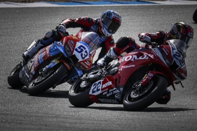 (261011) -- ESTORIL, Oct. 11, 2026 (Xinhua) -- Valentin Debise (L) of EASTROC ZXMOTO Evan Bros Factory competes during the Race 1 of WorldSSP at the FIM Supersport World Championship Estoril Round Estoril Circuit, Portugal, Oct. 10, 2026. (Photo by Carlos Costa/Xinhua)