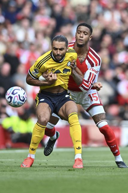 (261011) -- LONDON, Oct. 11, 2026 (Xinhua) -- Dominic Calvert-Lewin (L) of Leeds United battles with Ezri Konsa of Arsenal during the English Premier League match between Arsenal and Leeds United in London, Britain, on Oct. 10, 2026. (Xinhua)