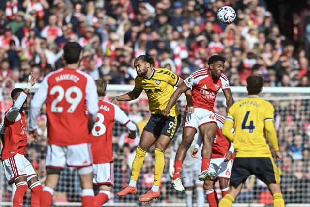 (261011) -- LONDON, Oct. 11, 2026 (Xinhua) -- Dominic Calvert-Lewin (top L) of Leeds United vies with Myles Lewis-Skelly (top R) of Arsenal during the English Premier League match between Arsenal and Leeds United in London, Britain, on Oct. 10, 2026. (Xinhua)