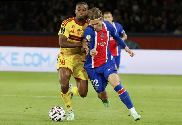 (261011) -- PARIS, Oct. 11, 2026 (Xinhua) -- Paris Saint-Germain's Mika Godts (R) vies with Le Mans' Rayan Bamba during the Ligue 1 football match between Paris Saint-Germain and Le Mans in Paris, France, Oct. 10, 2026. (Photo by Henri Szwarc/Xinhua)