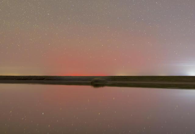 (261011) -- HARBIN, Oct. 11, 2026 (Xinhua) -- This photo taken on Oct. 11, 2026 shows the aurora observed from Shuangyashan City, northeast China's Heilongjiang Province. (Photo by Han Yang/Xinhua)