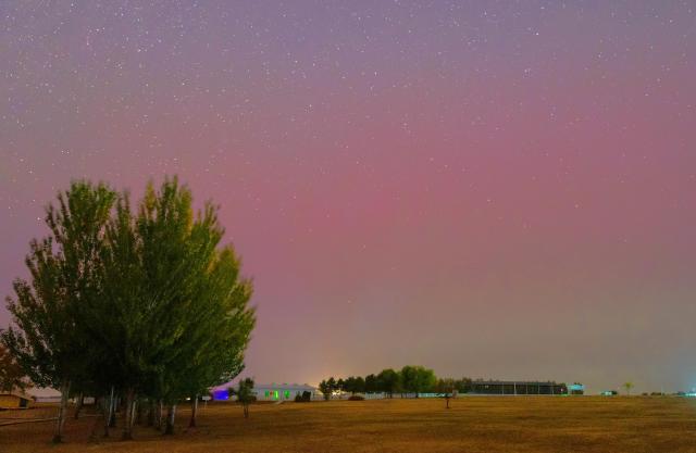 (261011) -- HARBIN, Oct. 11, 2026 (Xinhua) -- This photo taken on Oct. 11, 2026 shows the aurora observed from Daqing City, northeast China's Heilongjiang Province. (Photo by Liu Chengshan/Xinhua)