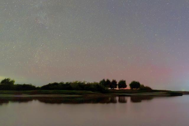 (261011) -- HARBIN, Oct. 11, 2026 (Xinhua) -- This photo taken on Oct. 11, 2026 shows the aurora observed from Shuangyashan City, northeast China's Heilongjiang Province. (Photo by Han Yang/Xinhua)