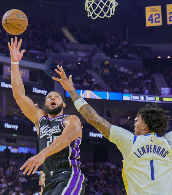 (261011) -- LOS ANGELES, Oct. 11, 2026 (Xinhua) -- Ben Simmons (L) of Sacramento Kings shoots during the 2026-2027 NBA preseason game between Golden State Warriors and Sacramento Kings in Los Angeles, California, the United States, on Oct. 10, 2026. (Photo by Arthur Dong/Xinhua)