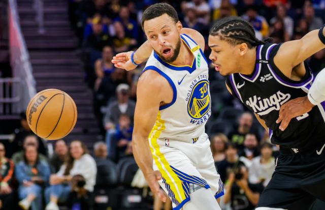 (261011) -- LOS ANGELES, Oct. 11, 2026 (Xinhua) -- Stephen Curry (L) of Golden State Warriors eyes on the ball during the 2026-2027 NBA preseason game between Golden State Warriors and Sacramento Kings in Los Angeles, California, the United States, on Oct. 10, 2026. (Photo by Arthur Dong/Xinhua)