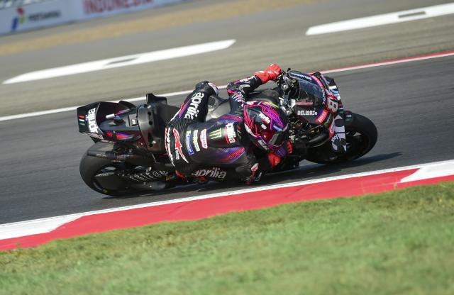 (261011) -- LOMBOK, Oct. 11, 2026 (Xinhua) -- Aprilia Racing's Jorge Martin of Spain races during the MotoGP Grand Prix of Indonesia at Mandalika International circuit in Lombok, Indonesia, Oct. 11, 2026. (Xinhua/Zulkarnain)