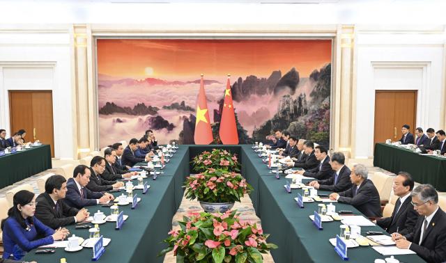 (261011) -- BEIJING, Oct. 11, 2026 (Xinhua) -- Wang Huning, chairman of the National Committee of the Chinese People's Political Consultative Conference, meets with Tran Thanh Man, chairman of the National Assembly of Vietnam, in Beijing, capital of China, Oct. 11, 2026. (Xinhua/Zhang Ling)