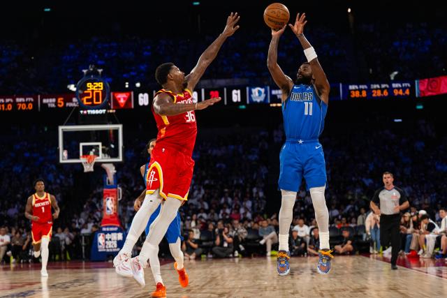 (261011) -- MACAO, Oct. 11, 2026 (Xinhua) -- Kyrie Irving (R) of Dallas Mavericks shoots during the 2026-2027 NBA preseason game between Dallas Mavericks and Houston Rockets in Macao, south China, on Oct. 11, 2026. (Xinhua/Cheong Kam Ka)