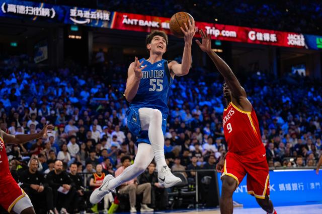 (261011) -- MACAO, Oct. 11, 2026 (Xinhua) -- Sergio de Larrea (L) of Dallas Mavericks goes for a layup during the 2026-2027 NBA preseason game between Dallas Mavericks and Houston Rockets in Macao, south China, on Oct. 11, 2026. (Xinhua/Cheong Kam Ka)