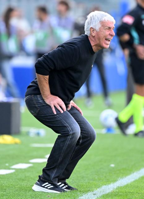 (261011) -- COMO, Oct. 11, 2026 (Xinhua) -- Roma's head coach Giampiero Gasperini reacts during a Serie A football match between Como and Roma in Como, Italy, Oct. 11, 2026. (Photo by Alberto Lingria/Xinhua)