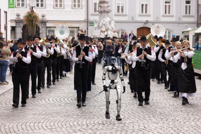 (261011) -- LJUBLJANA, Oct. 11, 2026 (Xinhua) -- A Unitree G1 humanoid robot conducts the Ljubljana Wind Orchestra during the parade of the Ljubljana Wind Orchestra in Ljubljana, Slovenia, Oct. 11, 2026. (Photo by Zeljko Stevanic/Xinhua)
