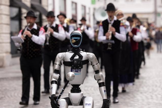 (261011) -- LJUBLJANA, Oct. 11, 2026 (Xinhua) -- A Unitree G1 humanoid robot conducts the Ljubljana Wind Orchestra during the parade of the Ljubljana Wind Orchestra in Ljubljana, Slovenia, Oct. 11, 2026. (Photo by Zeljko Stevanic/Xinhua)