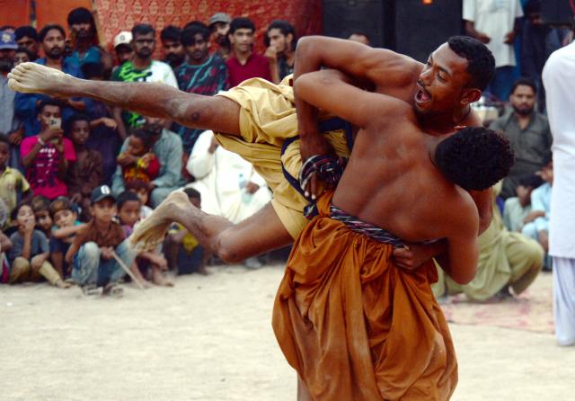(261012) -- KARACHI, Oct. 12, 2026 (Xinhua) -- Wrestlers compete in a "Sindhi Malakhra" wrestling match in southern Pakistani port city of Karachi on Oct. 11, 2026. Sindhi Malakhra is an ancient form of wrestling that originated in Pakistan's Sindh region. (Str/Xinhua)
