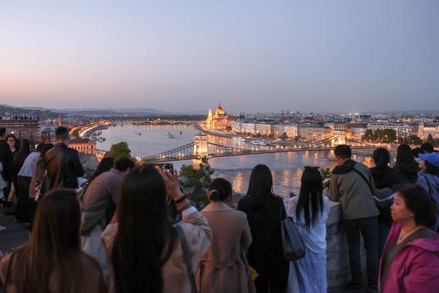 (261012) -- WARSAW, Oct. 12, 2026 (Xinhua) -- Chinese tourists visit Castle Hill in Budapest, Hungary, Oct. 5, 2026. (Xinhua/Hu Zhixuan)