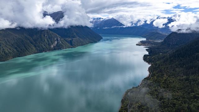 (261012) -- NYINGCHI, Oct. 12, 2026 (Xinhua) -- An aerial drone photo taken on Oct. 12, 2026 shows scenery in Basomtso scenic area, a national 5A tourist attraction, in Nyingchi, southwest China's Xizang Autonomous Region. (Xinhua/Li Jian)