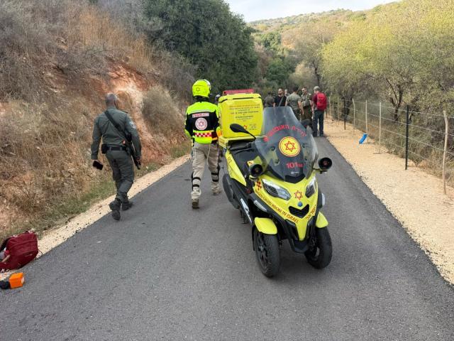 (261012) -- JERUSALEM, Oct. 12, 2026 (Xinhua) -- Emergency personnel work around the site of an explosion near Ramim Ridge area in northern Israel, Oct. 12, 2026.
  One person was killed and 19 others injured in an explosion of unexploded ordnance during a school trip in northern Israel on Monday, Israeli police and the national emergency service Magen David Adom said in separate statements.
  According to media reports, the victim was a 15-year-old student. Two of the injured were in serious condition, while three sustained moderate injuries. (Israel's Magen David Adom/Handout via Xinhua)