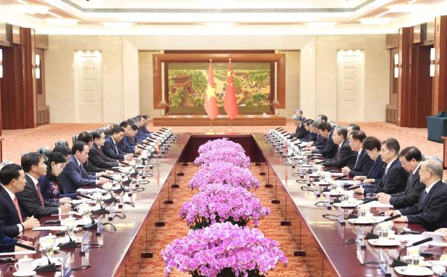 (261012) -- BEIJING, Oct. 12, 2026 (Xinhua) -- Zhao Leji, chairman of the National People's Congress Standing Committee, holds talks with Tran Thanh Man, chairman of the National Assembly of Vietnam, in Beijing, capital of China, Oct. 12, 2026. They co-chaired the second session of the joint committee between the legislative bodies. (Xinhua/Pang Xinglei)