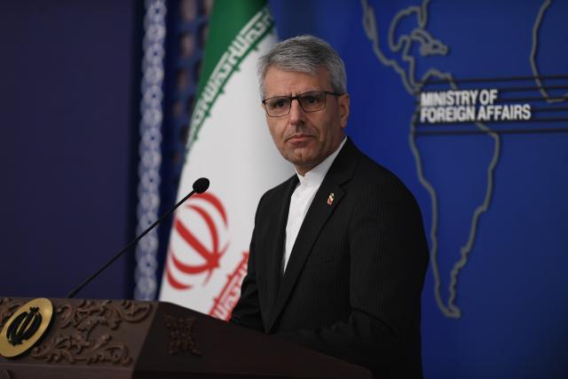 (261012) -- TEHRAN, Oct. 12, 2026 (Xinhua) -- Iran's Foreign Ministry spokesman Esmaeil Baghaei attends a weekly press conference in Tehran, Iran, Oct. 12, 2026. Baghaei on Monday reiterated the country's readiness to help facilitate dialogue between Saudi Arabia and Yemen. (Xinhua/Sha Dati)