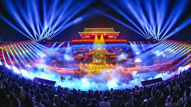 (261013) -- BEIJING, Oct. 13, 2026 (Xinhua) -- Visitors watch a performance at the Eastern Acropolis in Binhai New Area of Tianjin, north China, Oct. 10, 2026. Eastern Acropolis, a cultural and tourism complex in Beitang ancient town of Tianjin, launched its trial operation on Sunday. The complex, built upon the town's original infrastructure and themed on Tianjin's history and culture, offers immersive performances, cultural experiences, specialty stores and leisure options for visitors. (Photo by Du Penghui/Xinhua)