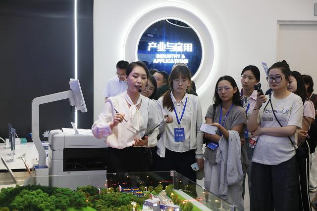 (261013) -- NANNING, Oct. 13, 2026 (Xinhua) -- Media professionals visit the China-ASEAN Countries Artificial Intelligence (AI) Application Cooperation Center in Nanning, south China's Guangxi Zhuang Autonomous Region, Oct. 12, 2026. Located in Nanning City, the China-ASEAN Countries Artificial Intelligence (AI) Application Cooperation Center serves as an important platform for south China's Guangxi Zhuang Autonomous Region to implement the national AI development strategy and deepen China-ASEAN cooperation in AI. (Xinhua/Lu Peng)