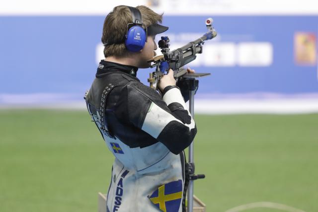 (261013) -- CAIRO, Oct. 13, 2026 (Xinhua) -- Marcus Madsen of Sweden competes during the 10m air rifle men's final of shooting at the 2026 ISSF World Championship Rifle/Pistol in Cairo, Egypt, on Oct. 12, 2026. (Xinhua/Ahmed Gomaa)
