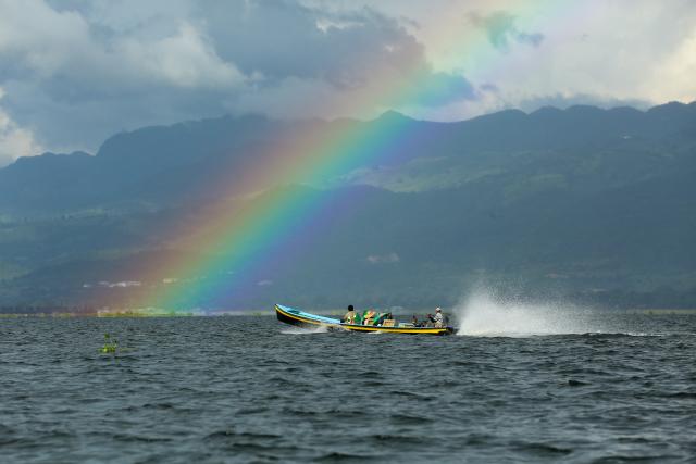 (261013) -- NYAUNGSHWE, Oct. 13, 2026 (Xinhua) -- This photo taken on Oct. 12, 2026 shows a view of Inle Lake in Nyaungshwe township in Shan state, Myanmar. (Xinhua/Myo Kyaw Soe)