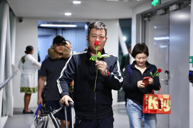 (261013) -- ADDIS ABABA, Oct. 13, 2026 (Xinhua) -- Passengers of a flight operated by China Southern Airlines arrive at Addis Ababa Bole International Airport in Addis Ababa, capital of Ethiopia, on Oct. 12, 2026. A China Southern Airlines flight landed in Ethiopia on Monday night, marking the successful inaugural flight of a new and only air route operated by a Chinese carrier between China and Ethiopia.
  TO GO WITH "New air route launched between China, Ethiopia" (Xinhua/Geng Xinning)