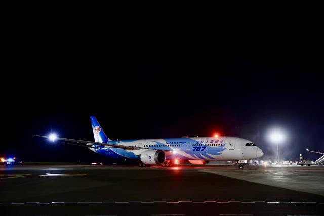 (261013) -- ADDIS ABABA, Oct. 13, 2026 (Xinhua) -- A flight operated by China Southern Airlines arrives at Addis Ababa Bole International Airport in Addis Ababa, capital of Ethiopia, on Oct. 12, 2026. A China Southern Airlines flight landed in Ethiopia on Monday night, marking the successful inaugural flight of a new and only air route operated by a Chinese carrier between China and Ethiopia.
  TO GO WITH "New air route launched between China, Ethiopia" (Xinhua/Geng Xinning)
