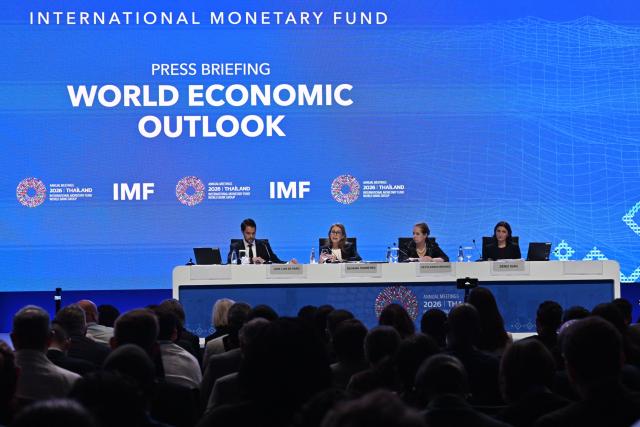 (261013) -- BANGKOK, Oct. 13, 2026 (Xinhua) -- A press briefing on the World Economic Outlook of International Monetary Fund (IMF) is held in Bangkok, Thailand on Oct. 13, 2026. IMF on Tuesday nudged its 2026 global growth forecast to 3.1 percent, up 0.1 percentage point from its July projection, as economies lifted by the artificial intelligence (AI) investment boom offset those hurt by the Middle East conflict. (Xinhua/Rachen Sageamsak)