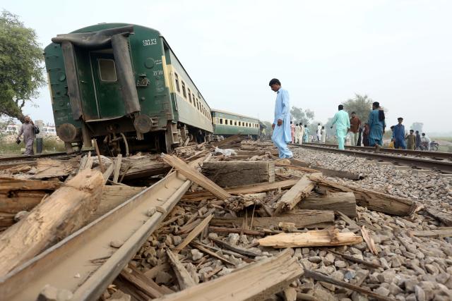 (261013) -- MULTAN, Oct. 13, 2026 (Xinhua) -- People are seen at the site of a train derailment accident in Multan district of Punjab province, Pakistan, Oct. 13, 2026. At least five passengers were killed and 30 others injured after all 14 carriages of a passenger train derailed in Pakistan's eastern Punjab province early Tuesday morning, police said.
   "The accident occurred in Multan district when the Rehman Baba Express, traveling from the southern port city of Karachi to the northwestern city of Peshawar, went off the tracks," police sources from the district told Xinhua. (Photo by Ibrahim Mansoor/Xinhua)
