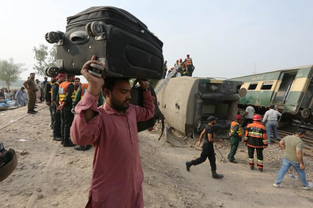 (261013) -- MULTAN, Oct. 13, 2026 (Xinhua) -- People are evacuated from the site of a train derailment accident in Multan district of Punjab province, Pakistan, Oct. 13, 2026. At least five passengers were killed and 30 others injured after all 14 carriages of a passenger train derailed in Pakistan's eastern Punjab province early Tuesday morning, police said.
   "The accident occurred in Multan district when the Rehman Baba Express, traveling from the southern port city of Karachi to the northwestern city of Peshawar, went off the tracks," police sources from the district told Xinhua. (Photo by Ibrahim Mansoor/Xinhua)
