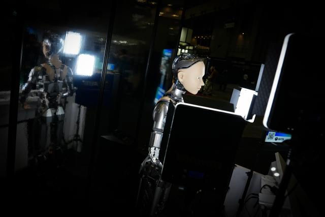 (261013) -- CHIBA, Oct. 13, 2026 (Xinhua) -- This photo taken on Oct. 13, 2026 shows a smart robot at the Combined Exhibition of Advanced Technologies (CEATEC) 2026 in Chiba Prefecture, Japan. The CEATEC 2026 kicked off here on Tuesday. (Xinhua/Jia Haocheng)