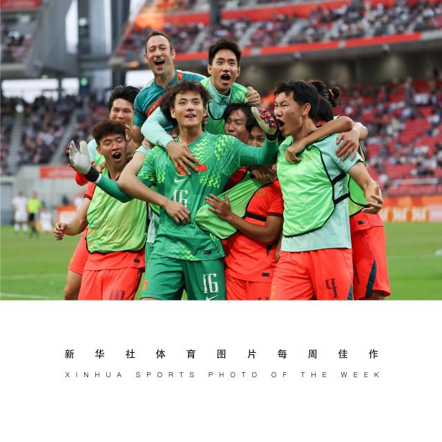(261013) -- BEIJING, Oct. 13, 2026 (Xinhua) -- XINHUA SPORTS PHOTO OF THE WEEK (from Sept. 28 to Oct. 11, 2026) TRANSMITTED on Oct. 13, 2026. Players of China celebrate after winning the men's 3rd place match of Football between China and Uzbekistan at 20th Asian Games Aichi-Nagoya 2026 in Toyota of Aichi Prefecture, Japan, Oct. 3, 2026. (Xinhua/Jia Haocheng)