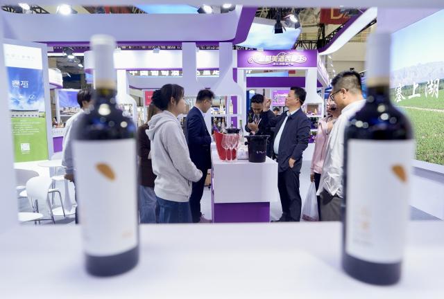 (261013) -- YINCHUAN, Oct. 13, 2026 (Xinhua) -- People visit the sixth China (Ningxia) International Wine Culture and Tourism Expo in Yinchuan, northwest China's Ningxia Hui Autonomous Region, Oct. 13, 2026.
  From Oct. 12 to 14, the expo is held in Yinchuan, attracting 84 world-renowned wineries and enterprises from distinctive production areas in 16 countries. It has also drawn a total of 146 leading domestic wineries from Ningxia and other core production areas in China.
 The local wine industry has also become a driver of tourism. Wineries in Ningxia receive more than 3.7 million tourist visits each year, generating combined benefits of over 50 billion yuan (around 7.4 billion U.S. dollars). (Xinhua/Yang Zhisen)