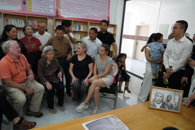 (261013) -- NANCHANG, Oct. 13, 2026 (Xinhua) -- Descendants of the rescued Doolittle Raid participants are seen with Guan Dongxiang (front, 2nd L) in Shangrao, east China's Jiangxi Province, Oct. 11, 2026. (Xinhua/Zhou Mi)