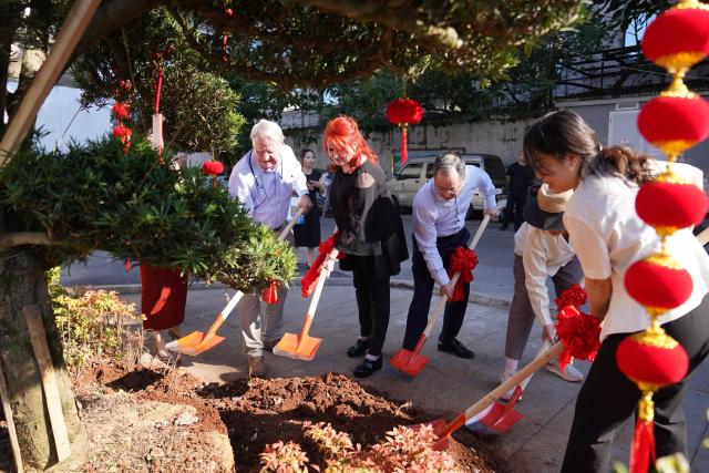 (261013) -- NANCHANG, Oct. 13, 2026 (Xinhua) -- Descendants of the rescued Doolittle Raid participants plant a tree of friendship with local people in Shangrao, east China's Jiangxi Province, Oct. 10, 2026. (Xinhua/Zhou Mi)