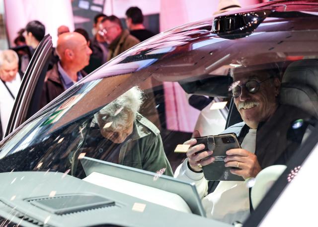 (261013) -- PARIS, Oct. 13, 2026 (Xinhua) -- Visitors try out a vehicle at the booth of Chinese automaker Li Auto during the 2026 Paris Motor Show in Paris, France, on Oct. 13, 2026. The 91st Paris Motor Show opened in the French capital on Monday, with a record number of Chinese automakers taking part to showcase their latest models and technologies. (Xinhua/Wu Huiwo)