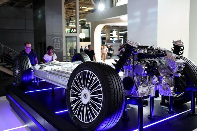 (261013) -- PARIS, Oct. 13, 2026 (Xinhua) -- People visit the booth of Chinese automaker Chery during the 2026 Paris Motor Show in Paris, France, on Oct. 13, 2026. The 91st Paris Motor Show opened in the French capital on Monday, with a record number of Chinese automakers taking part to showcase their latest models and technologies. (Xinhua/Wu Huiwo)