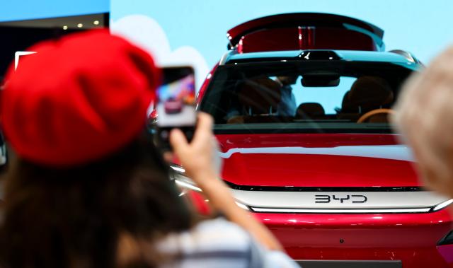 (261013) -- PARIS, Oct. 13, 2026 (Xinhua) -- People visit the booth of Chinese automaker BYD during the 2026 Paris Motor Show in Paris, France, on Oct. 13, 2026. The 91st Paris Motor Show opened in the French capital on Monday, with a record number of Chinese automakers taking part to showcase their latest models and technologies. (Xinhua/Wu Huiwo)