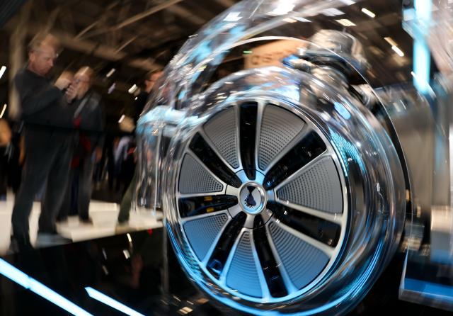 (261013) -- PARIS, Oct. 13, 2026 (Xinhua) -- People visit the booth of Chinese automaker Denza during the 2026 Paris Motor Show in Paris, France, on Oct. 13, 2026. The 91st Paris Motor Show opened in the French capital on Monday, with a record number of Chinese automakers taking part to showcase their latest models and technologies. (Xinhua/Wu Huiwo)