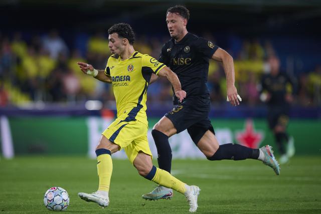 (261014) -- VILLARREAL, Oct. 14, 2026 (Xinhua) -- Georges Mikautadze of Villarreal vies with Amir Rrahmani of Napoli during the UEFA Champions League League Stage match between Villarreal and Napoli in Villarreal, Spain, Oct. 13, 2026. (Str/Xinhua)