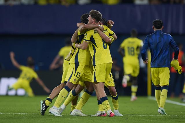 (261014) -- VILLARREAL, Oct. 14, 2026 (Xinhua) -- Players of Villarreal celebrate a goal during the UEFA Champions League League Stage match between Villarreal and Napoli in Villarreal, Spain, Oct. 13, 2026. (Str/Xinhua)
